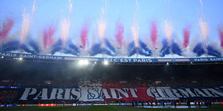 Torcida do PSG na Champions League em 2025
