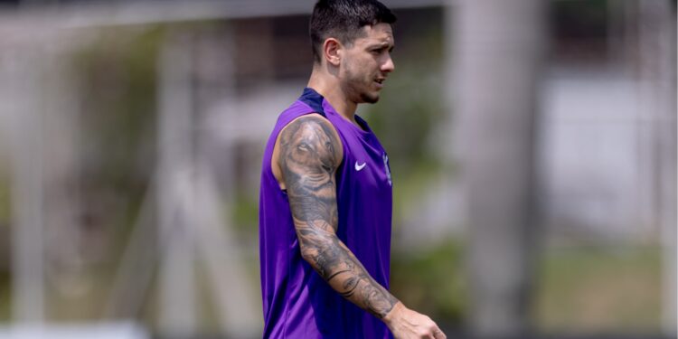 Rodrigo Garro em treino pelo Corinthians