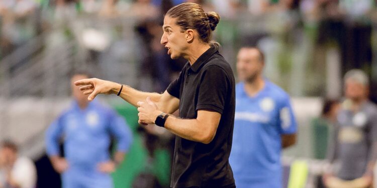 Filipe Luís, treinador do Flamengo