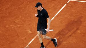 Jannik Sinner em ação no Roma Open