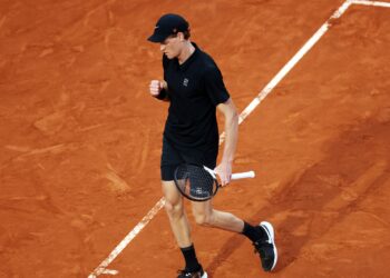 Jannik Sinner em ação no Roma Open