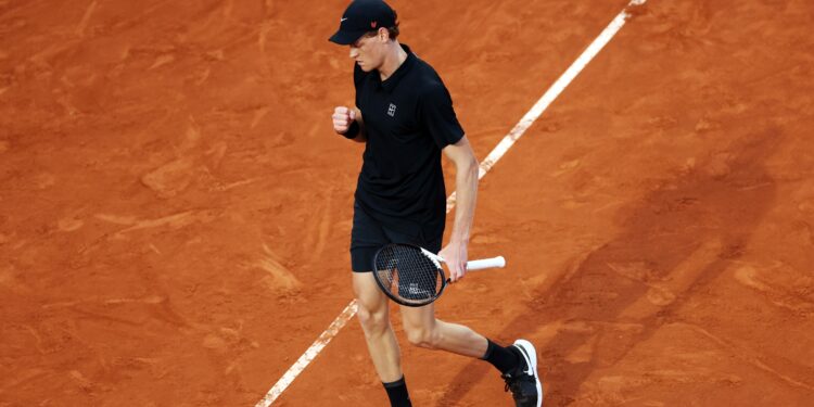 Jannik Sinner em ação no Roma Open