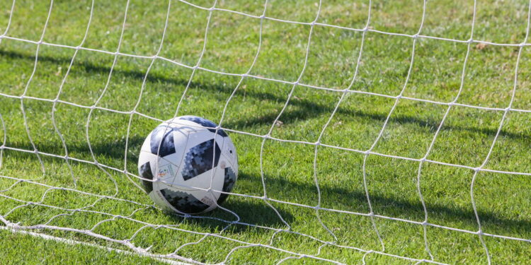 Futebol - Créditos: depositphotos.com / dechevm