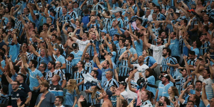 Torcida do grêmio - Créditos: depositphotos.com / thenews2.com