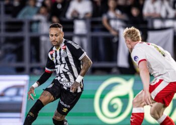 Lance de partida entre Santos e RB Leipzig