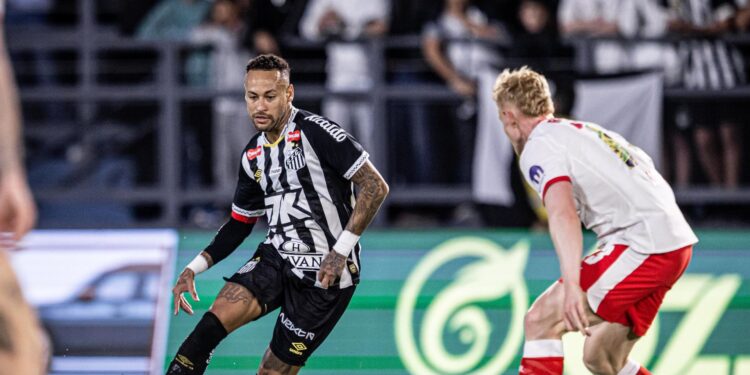 Lance de partida entre Santos e RB Leipzig