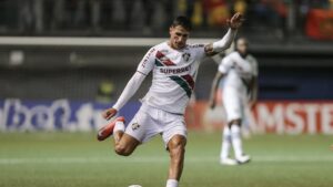 Lance de partida entre Fluminense e Unión Espanhola