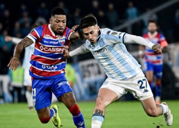 Lance de partida entre Racing e Fortaleza