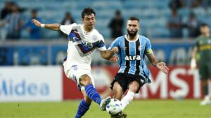 Lance de partida entre Grêmio e Godoy Cruz