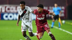 Lance de partida entre Lanús e Vasco