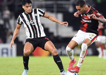 Lance de partida entre Libertad e Sçao Paulo