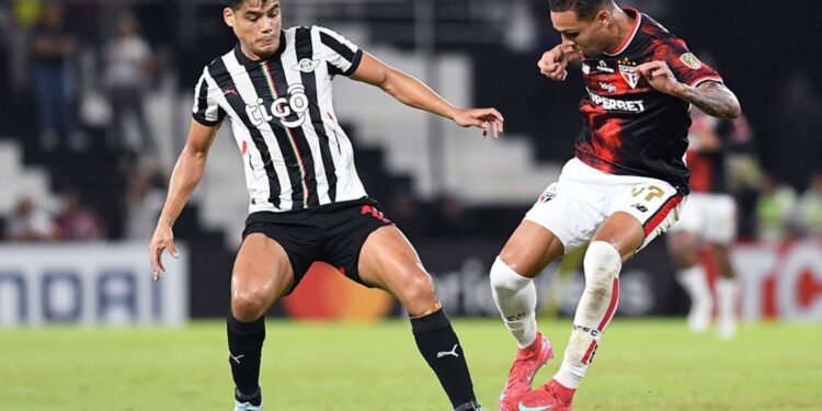 Lance de partida entre Libertad e Sçao Paulo