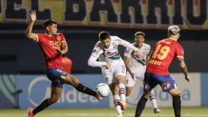 Lance de partida entre Unión Española e Fluminense