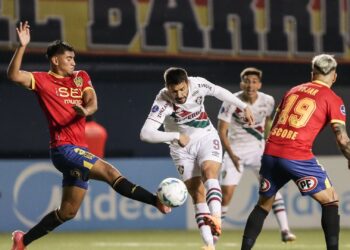 Lance de partida entre Unión Española e Fluminense