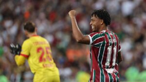 Keno, do Fluminense, comemora gol marcado contra o Unión Española