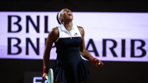 Coco Gauff, tenista estadunidense, comemora vitória sobre QInwen Zheng