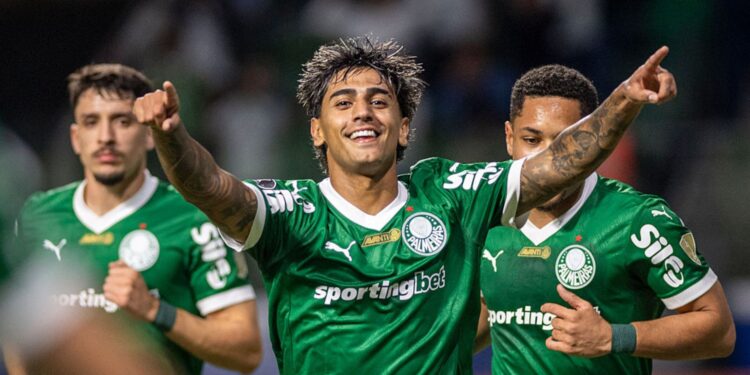 Facundo Torres, do Palmeiras, comemora gol marcado contra o BOlívar