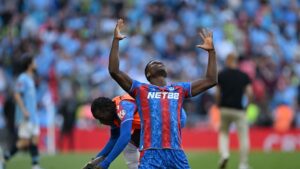 Jogadores do Crystal Palace comemoram título da FA Cup 2025