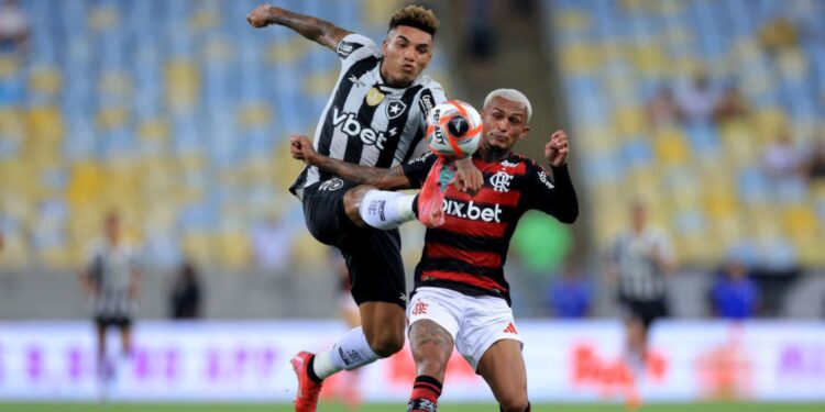 Lance de partida entre Flamengo e Botafogo
