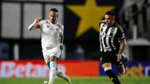 Neymar, do Santos, durante partida contra o Atlético-MG