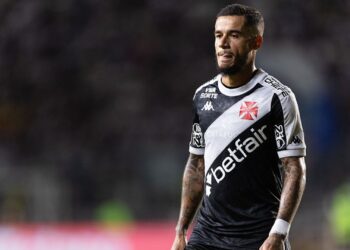 Philippe Coutinho, do Vasco, durante partida contra o Operário-PR