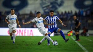 Lance de partida entre CSA e Grêmio