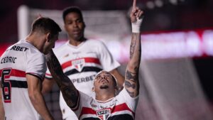 Luciano, do São Paulo, comemora gol marcado contra o Náutico