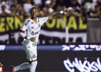 Neymar, do Santos, durante partida contra a Inter de Limeira