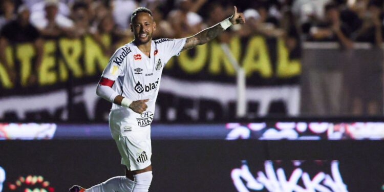 Neymar, do Santos, durante partida contra a Inter de Limeira