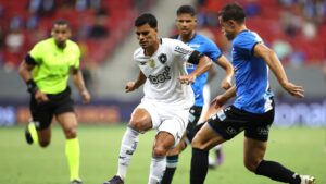 Lance de partida entre Capital e Botafogo