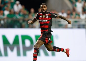 Gerson, do Flamengo, durante partida contra o Palmeiras