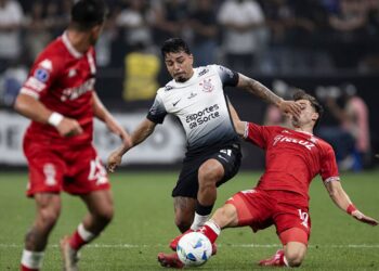Lance de partida entre Corinthians e Huracán