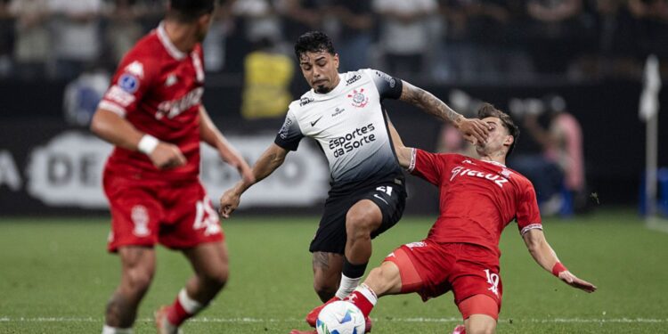 Lance de partida entre Corinthians e Huracán
