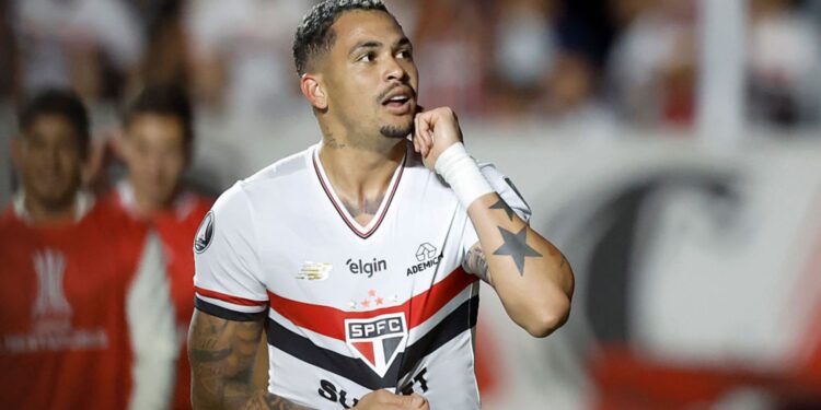 Luciano, do São Paulo, comemora gol marcado contra o Talleres
