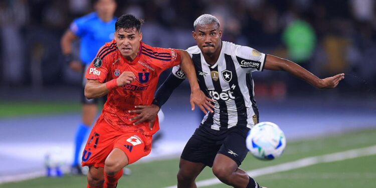 Lance de partida entre Botafogo e Universidad de Chile