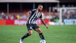 Guilherme, do Santos, durante partida contra o São Paulo