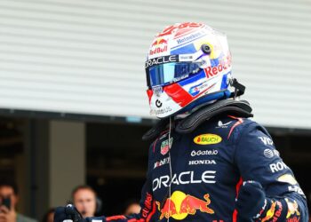 Max Verstappen, piloto da Red Bull, comemora pole position no GP de Miami