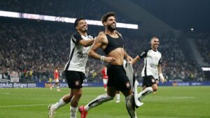 Yuri Alberto, do Corinthians, comemora gol marcado contra o Internacional