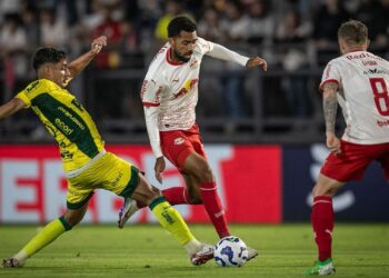 Lance de partida entre RB Bragantino e Mirassol