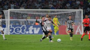 Lance de partida entre Central Córdoba e Flamengo