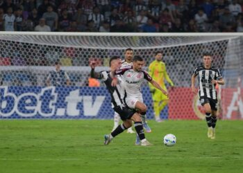 Lance de partida entre Central Córdoba e Flamengo