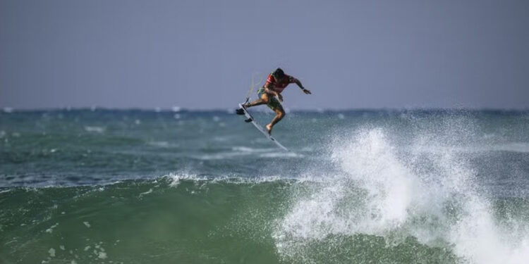 Filipe tirou a única nota 10 da etapa - Foto: WSL