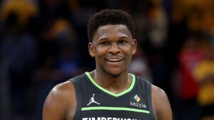 Anthony Edwards comandou a vitória dos Wolves