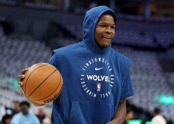Anthony Edwards durante aquecimento do Minnesota Timberwolves