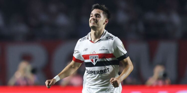 Bobadilla em ação pelo São Paulo