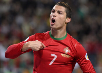 Quanto Cristiano Ronaldo fatura sendo o mais seguido do Instagram