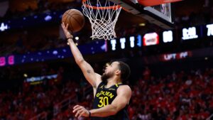 Curry decide, e Warriors avançam na NBA.