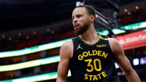 Curry pode perder a semifinal contra os Wolves