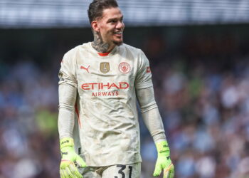 Melhor goleiro do mundo em 2025 será revelado em breve! Quem está na disputa?