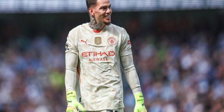 Melhor goleiro do mundo em 2025 será revelado em breve! Quem está na disputa?